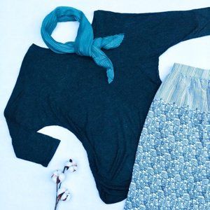 .• Heathered Dolman Sleeve Tee in Gray Size Large